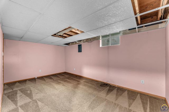 4101 NW Pocahontas DR, Topeka, KS 66618