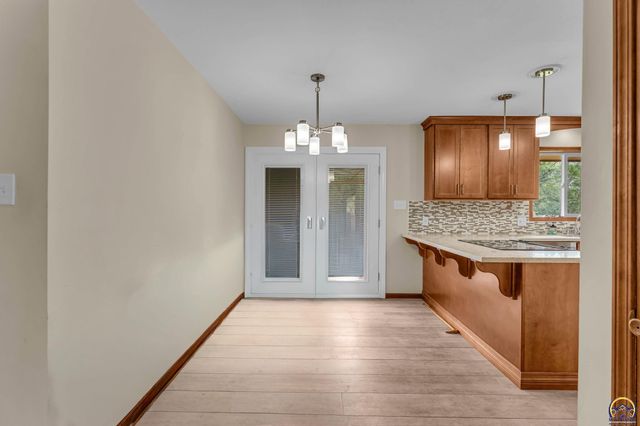 4101 NW Pocahontas DR, Topeka, KS 66618