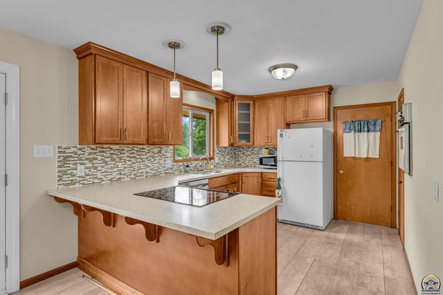 4101 NW Pocahontas DR, Topeka, KS 66618