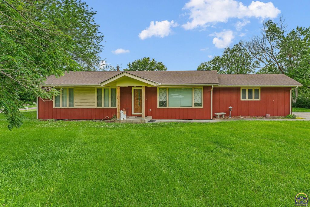 4101 NW Pocahontas DR, Topeka, KS 66618