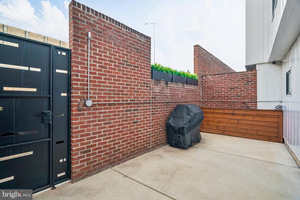 411 SALMON ST, PHILADELPHIA, PA 19125 — photo 3
