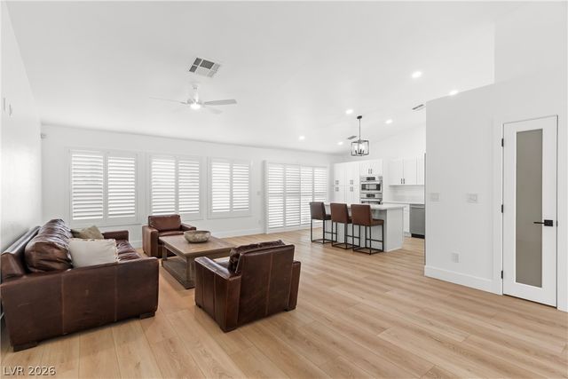 225 Misty Garden Street, Henderson, NV 89012