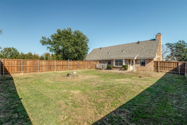 20240 Willow Glade Circle, Pilot Point, TX 76258