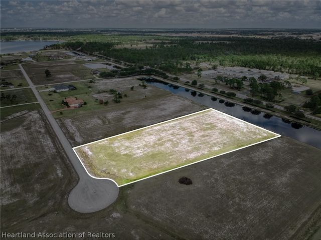 2002 Overlook Bay Drive, Sebring, FL 33875