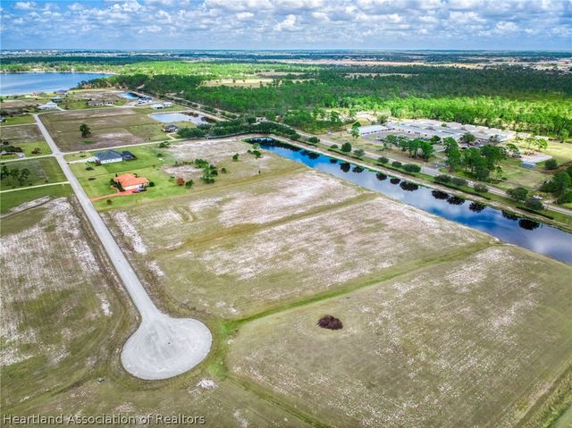 2002 Overlook Bay Drive, Sebring, FL 33875