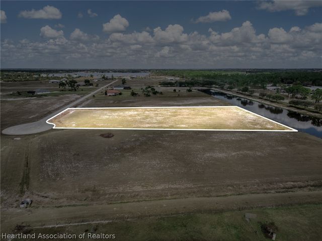 2002 Overlook Bay Drive, Sebring, FL 33875