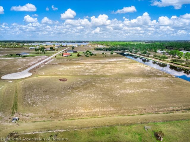 2002 Overlook Bay Drive, Sebring, FL 33875