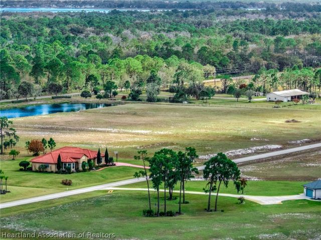 2002 Overlook Bay Drive, Sebring, FL 33875