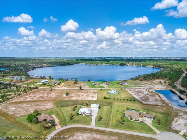2002 Overlook Bay Drive, Sebring, FL 33875