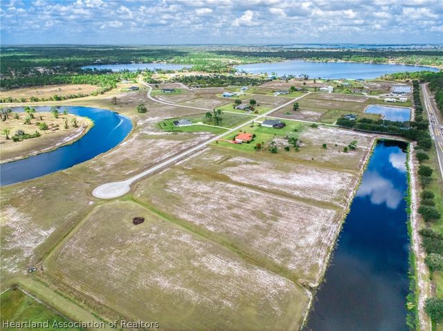 2002 Overlook Bay Drive, Sebring, FL 33875