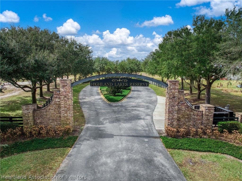 2002 Overlook Bay Drive, Sebring, FL 33875