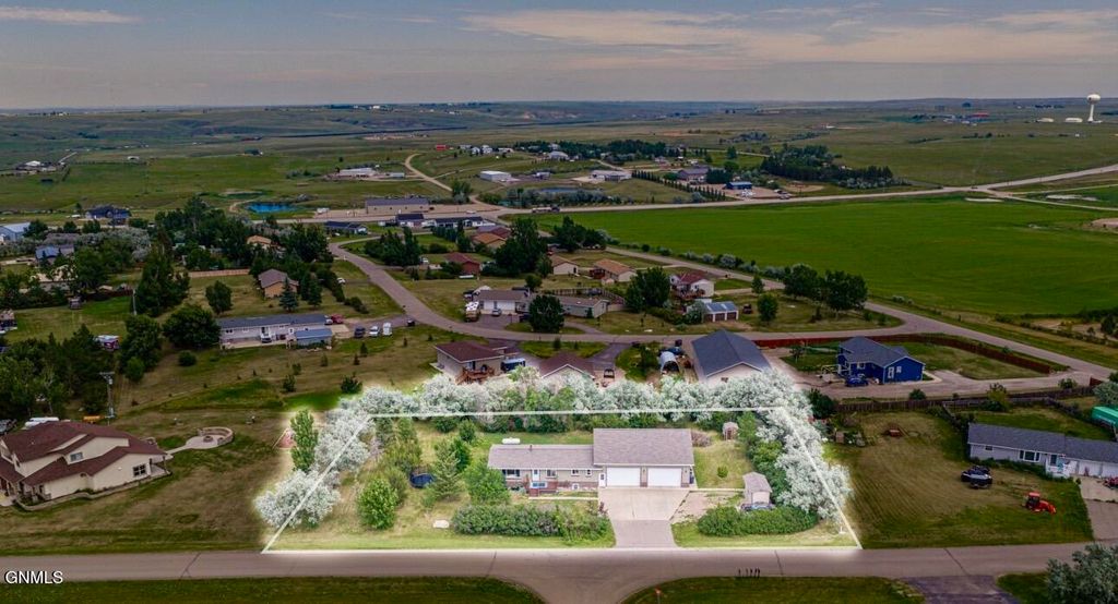 5021 132nd Trail NW, Williston, ND 58801 photo 2