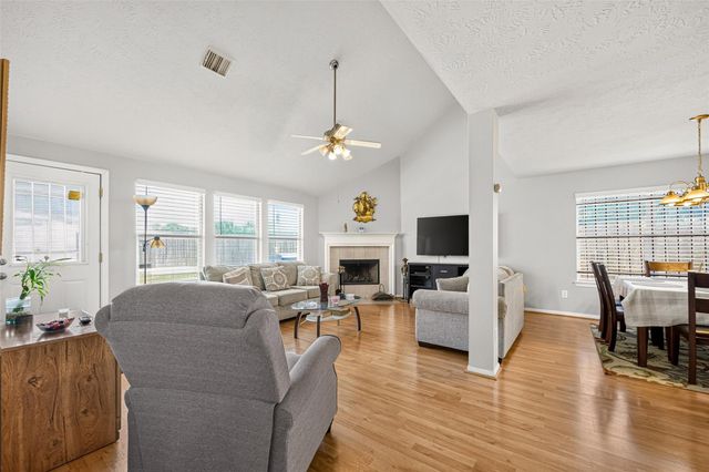 1302 E April Rain Court, Missouri City, TX 77489