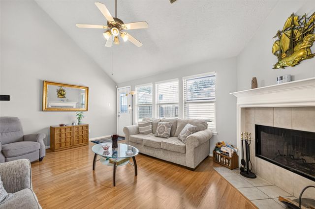1302 E April Rain Court, Missouri City, TX 77489