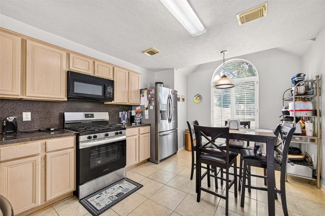 1302 E April Rain Court, Missouri City, TX 77489