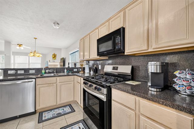 1302 E April Rain Court, Missouri City, TX 77489