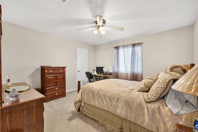 1302 E April Rain Court, Missouri City, TX 77489