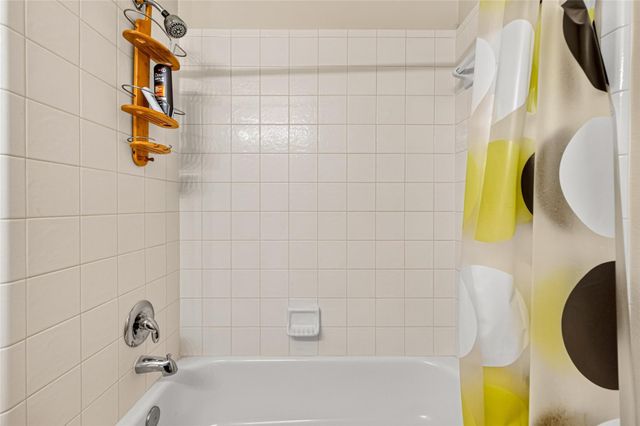 1302 E April Rain Court, Missouri City, TX 77489