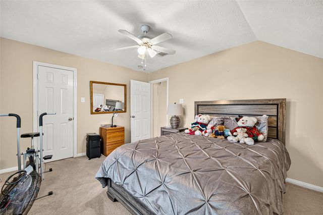 1302 E April Rain Court, Missouri City, TX 77489