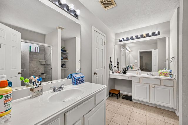 1302 E April Rain Court, Missouri City, TX 77489