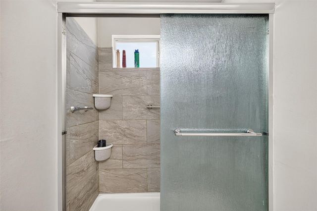 1302 E April Rain Court, Missouri City, TX 77489