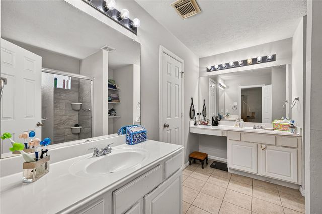1302 E April Rain Court, Missouri City, TX 77489