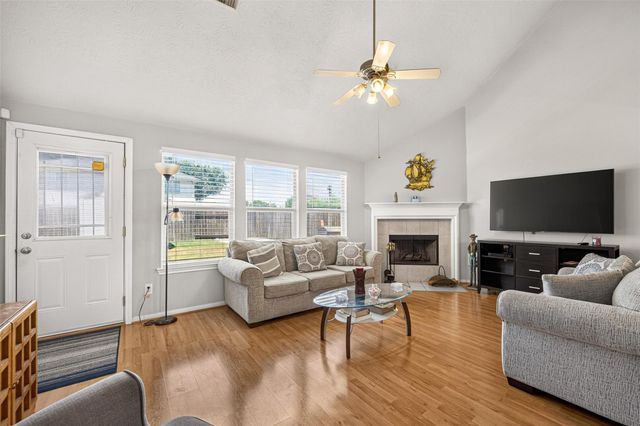 1302 E April Rain Court, Missouri City, TX 77489