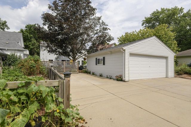147 W Laflin AVENUE, Waukesha, WI 53186