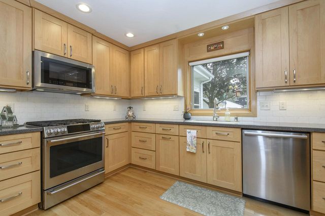 147 W Laflin AVENUE, Waukesha, WI 53186