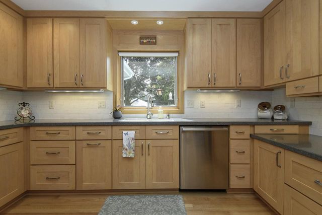 147 W Laflin AVENUE, Waukesha, WI 53186