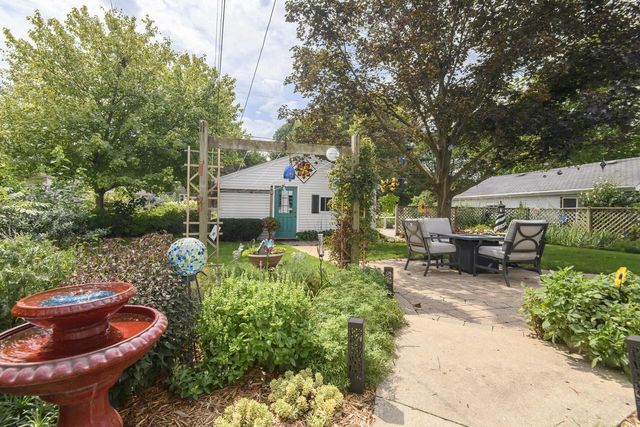 147 W Laflin AVENUE, Waukesha, WI 53186