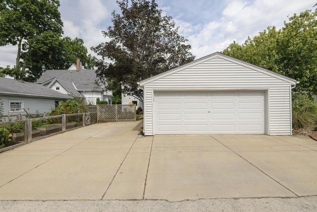 147 W Laflin AVENUE, Waukesha, WI 53186
