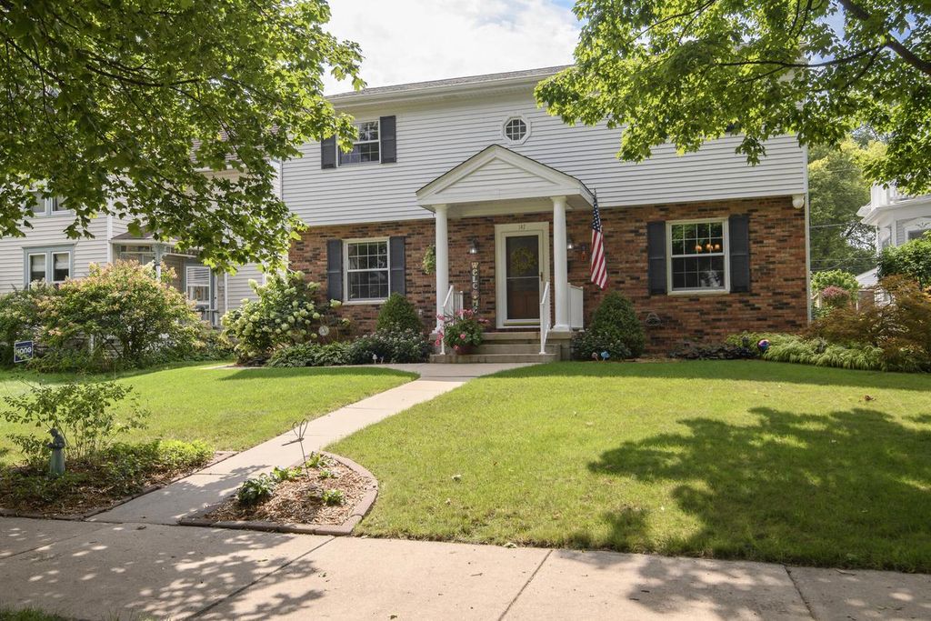 147 W Laflin AVENUE, Waukesha, WI 53186