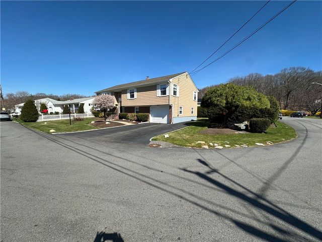 43 BICENTENNIAL Way, North Providence, RI 02911