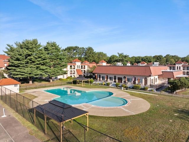 685 Oak St 7-12, Brockton, MA 02301