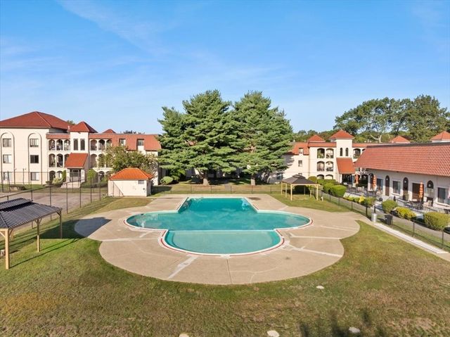 685 Oak St 7-12, Brockton, MA 02301
