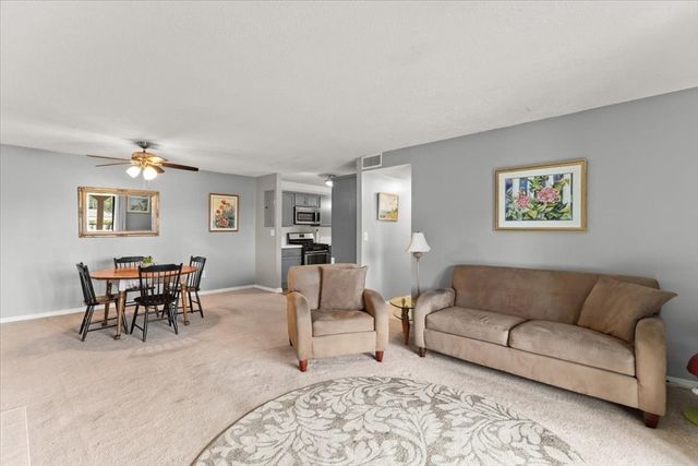 685 Oak St 7-12, Brockton, MA 02301