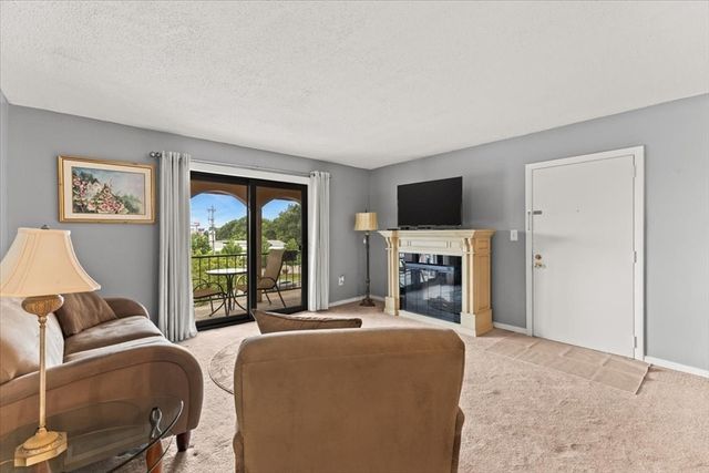 685 Oak St 7-12, Brockton, MA 02301