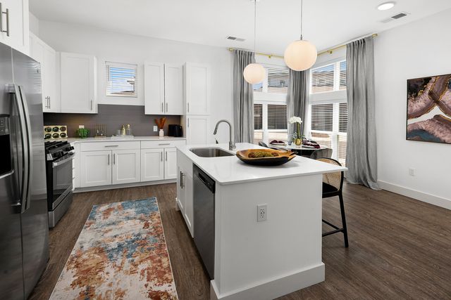 555 Lakeview Parkway 003, Vernon Hills, IL 60061