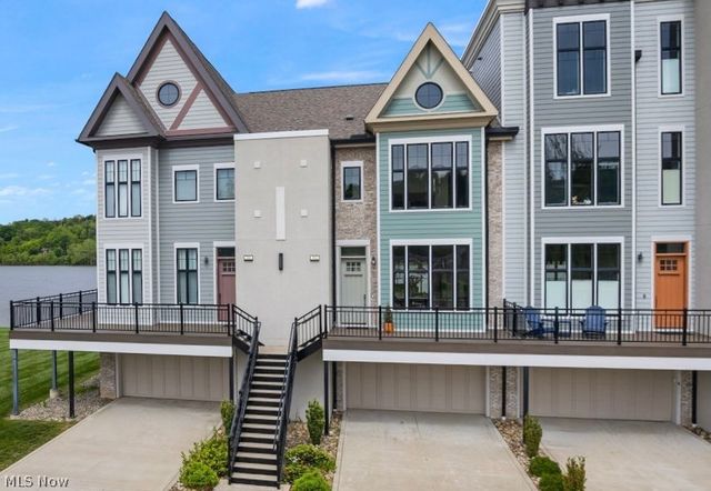 502 Harbor Drive, Williamstown, WV 26187