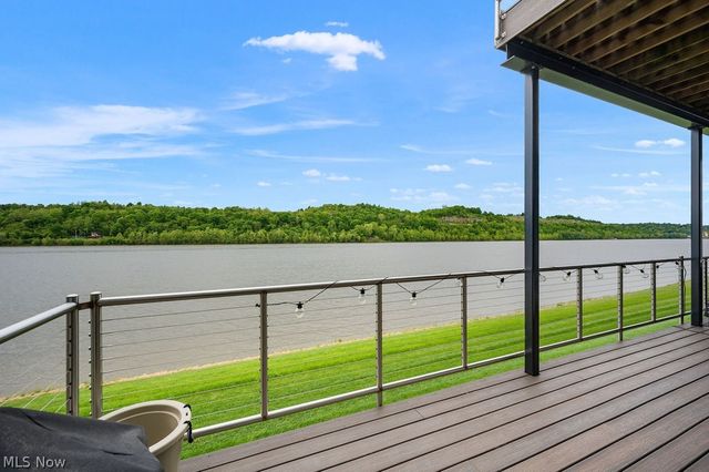 502 Harbor Drive, Williamstown, WV 26187