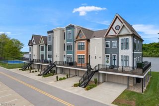 502 Harbor Drive, Williamstown, WV 26187