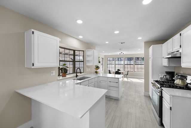 5202 Hollow Bend Lane, Garland, TX 75043