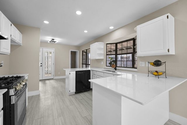 5202 Hollow Bend Lane, Garland, TX 75043