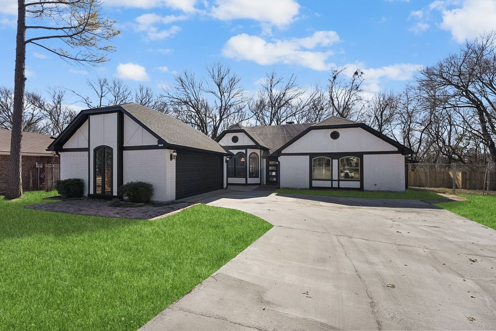 5202 Hollow Bend Lane, Garland, TX 75043