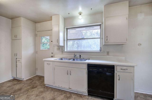 106 Sunset Drive SE, Lindale, GA 30147