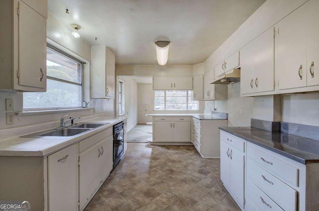 106 Sunset Drive SE, Lindale, GA 30147