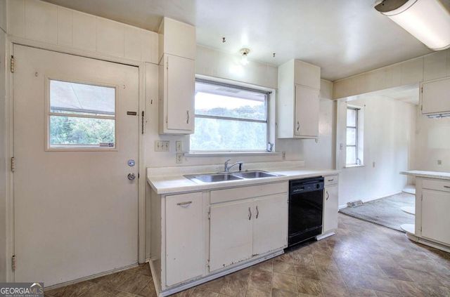 106 Sunset Drive SE, Lindale, GA 30147