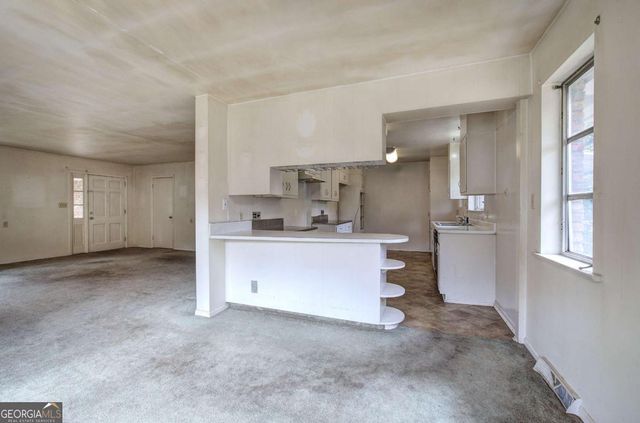 106 Sunset Drive SE, Lindale, GA 30147