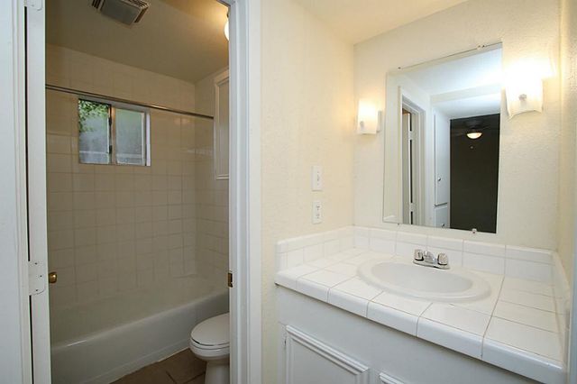 3702 Flora 1, Houston, TX 77006